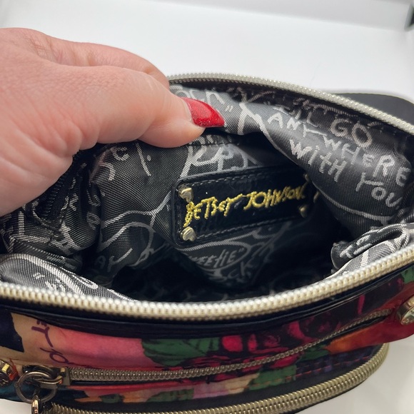 Betsy Johnson Rose print vibrant cross body, perfect condition - Picture 9 of 15